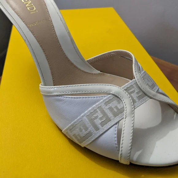 Fendi peep toe heels, NIB, size 36.5 - Picture 2 of 3